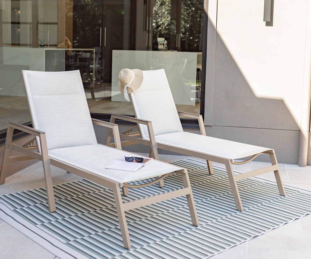 Vida Padded Sling Chaise Lounge with Arms - Image 2