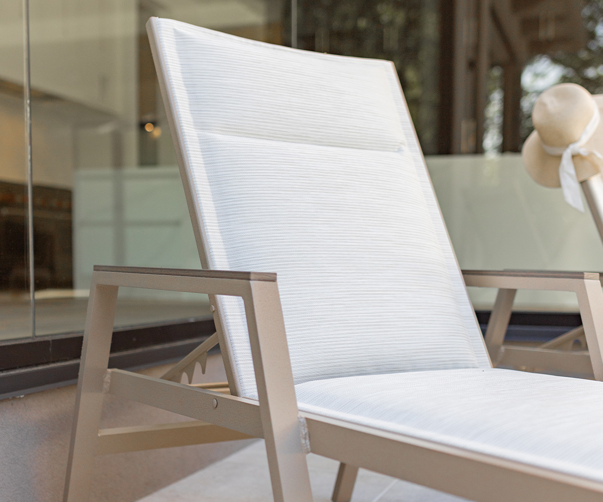 Vida Padded Sling Chaise Lounge with Arms - Image 3